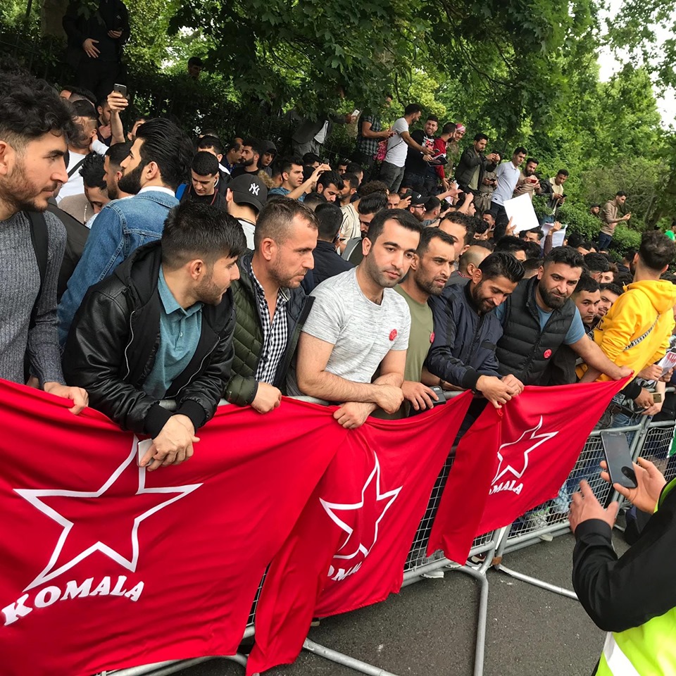 بەشداری هاوڕێیانی کۆمەڵە لەخۆپیشاندانێک دژ بە رژیم لە شاری لەندەن بەشداری هاوڕێیانی کۆمەڵە لەخۆپیشاندانێک دژ بە رژیم لە شاری لەندەن