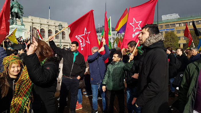 بەشداریی هاوڕێیانی کۆمەڵە لە خۆپیشاندانەکانی پشتیوانی لە رۆژئاوا بەشداریی هاوڕێیانی کۆمەڵە لە خۆپیشاندانەکانی پشتیوانی لە رۆژئاوا