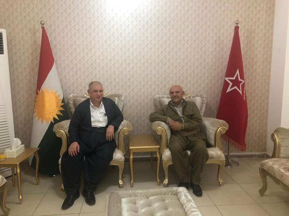 سەردانی سکرتێری پارتی کرێکاران و رەنجبرانی کوردستان لە بارەگای سەرکردایەتی کۆمەڵە لە هەولێر. سەردانی سکرتێری پارتی کرێکاران و رەنجبرانی کوردستان لە بارەگای سەرکردایەتی کۆمەڵە لە هەولێر.